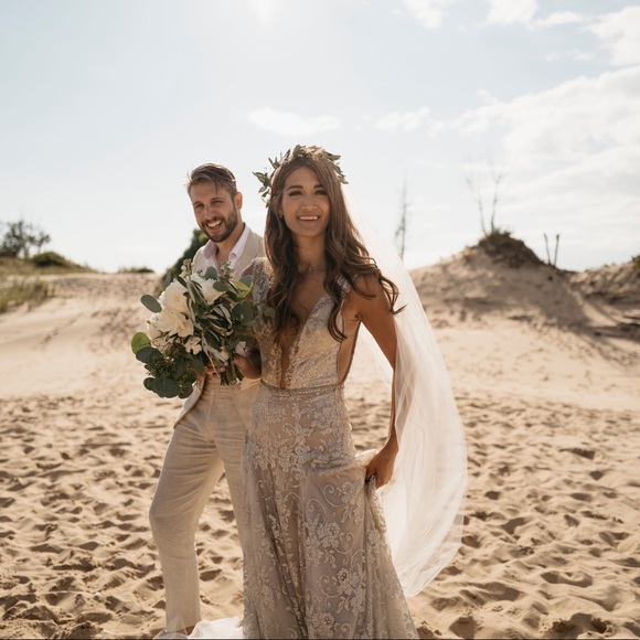 Rebecca Schoneveld stunning Cathedral Veil - Picture 2 of 8